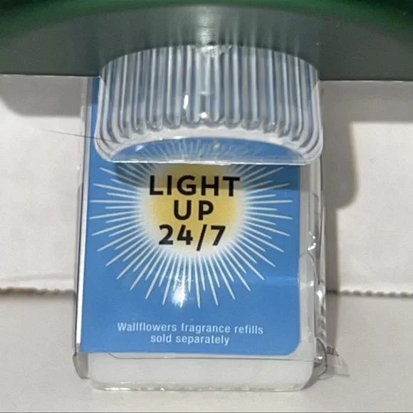 Bath & Body Works Christmas Tree With Stars Wallflower Plug In Night Light - Picture 6 of 10